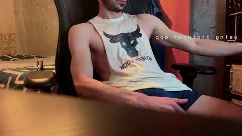 Snapshot of peanutmikk chatting on April 2, 4:04 pm peanutmikk online show from April 2, 4:04 pm