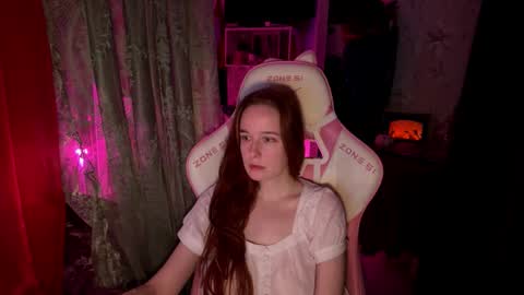 Snapshot of pearlprincess_ chatting on November 12, 5:24 pm Adelina online show from November 12, 5:24 pm