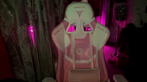 Snapshot of pearlprincess_ chatting on July 15, 12:38 am Adelina online show from July 15, 12:38 am