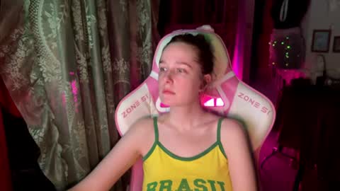 Snapshot of pearlprincess_ chatting on August 3, 11:08 pm Adelina online show from August 3, 11:08 pm