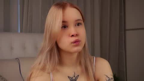 Lily online show from April 24, 3:09 am