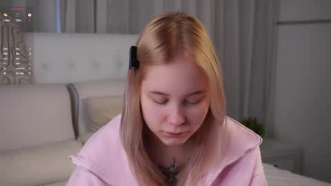 Lily online show from May 2, 1:21 am