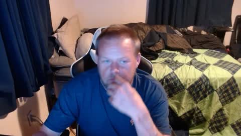 Snapshot of pecker40 chatting on December 5, 2:09 am pecker40 online show from December 5, 2:09 am