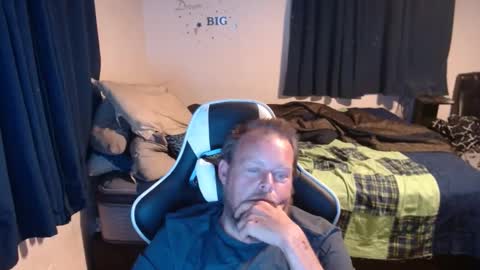 Snapshot of pecker40 chatting on December 28, 10:02 pm pecker40 online show from December 28, 10:02 pm