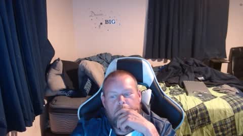 Snapshot of pecker40 chatting on January 8, 1:11 am pecker40 online show from January 8, 1:11 am