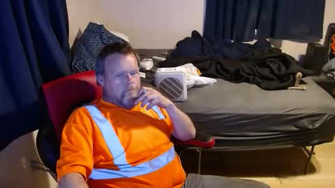 Snapshot of pecker40 chatting on December 16, 2:49 am pecker40 online show from December 16, 2:49 am