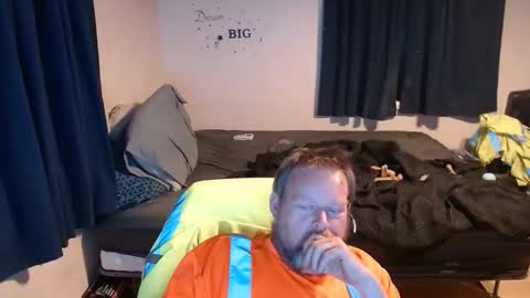 Snapshot of pecker40 chatting on January 17, 2:27 am pecker40 online show from January 17, 2:27 am