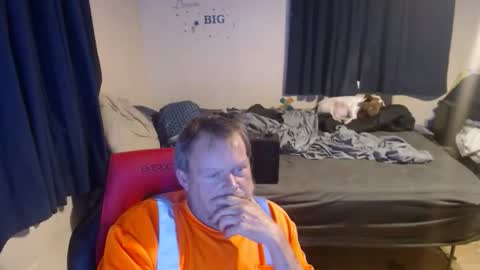 Snapshot of pecker40 chatting on February 5, 2:27 am pecker40 online show from February 5, 2:27 am