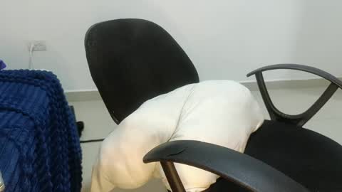 Snapshot of pecsblack888 chatting on May 27, 1:57 am pecsblack888 online show from May 27, 1:57 am