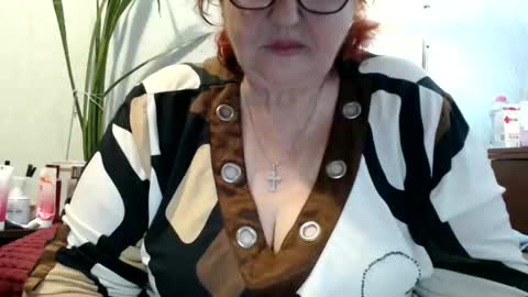 Snapshot of peggysoft chatting on June 6, 4:55 pm PeggySoft online show from June 6, 4:55 pm