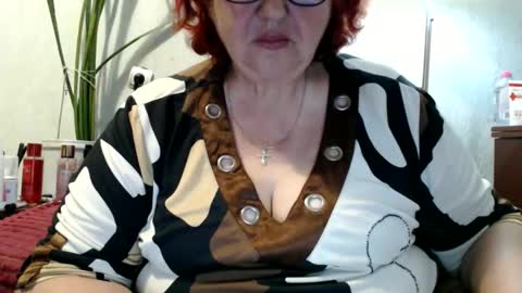 Snapshot of peggysoft chatting on June 9, 7:47 pm PeggySoft online show from June 9, 7:47 pm