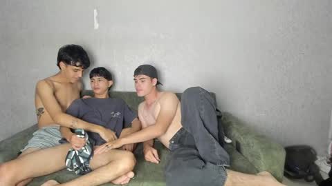 CAIN-19  ALLEN-18 RONALD-18 AUSTIN-18 MOD DANTE online show from April 30, 8:57 pm