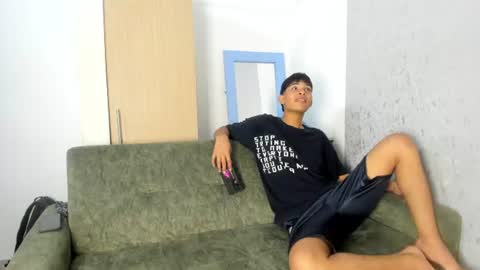 Snapshot of pelusos_mens chatting on June 30, 7:15 pm CAIN-19 ALLEN-18 RONALD-18 AUSTIN-18 MOD DANTE online show from June 30, 7:15 pm