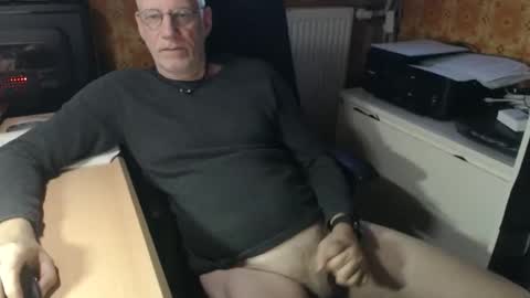 Snapshot of pemue65 chatting on November 12, 6:36 am Pemue65 online show from November 12, 6:36 am