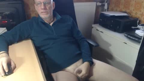 Snapshot of pemue65 chatting on November 14, 8:13 am Pemue65 online show from November 14, 8:13 am