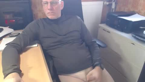 Snapshot of pemue65 chatting on November 17, 12:44 pm Pemue65 online show from November 17, 12:44 pm