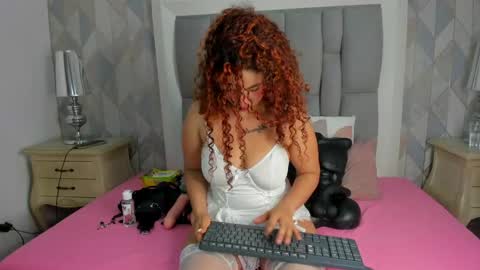 Snapshot of penelope_cox chatting on May 21, 3:46 am Penelope online show from May 21, 3:46 am