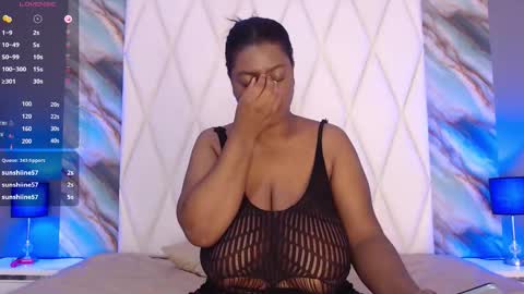 Snapshot of penelopeboobs_ chatting on November 8, 12:38 pm online show from November 8, 12:38 pm