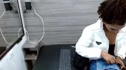 Snapshot of penelopee_rouse chatting on December 1, 7:52 pm Penelopee Rouse online show from December 1, 7:52 pm