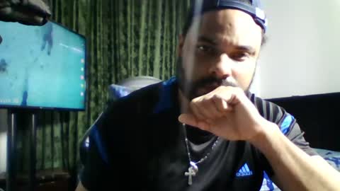 Snapshot of penetreitors33 chatting on July 1, 3:41 am Carlos online show from July 1, 3:41 am