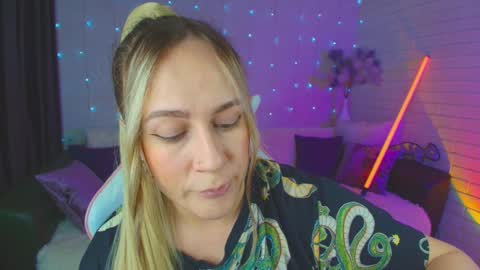 Dia  online show from January 20, 5:27 pm