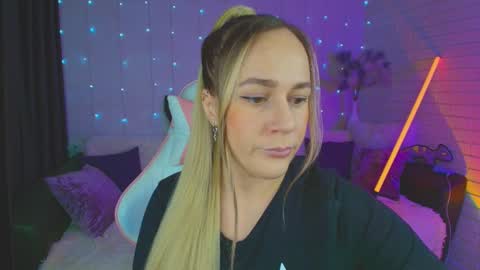 Dia  online show from January 25, 10:39 pm