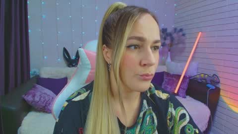 Dia  online show from January 31, 11:13 pm