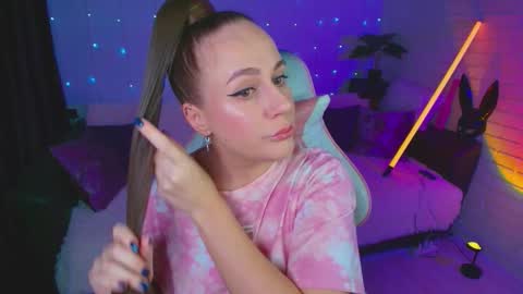 Dia  online show from November 9, 12:03 pm