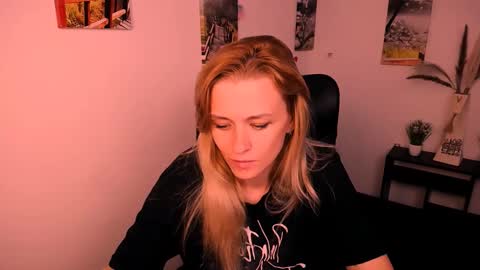 Mia online show from September 13, 6:24 am