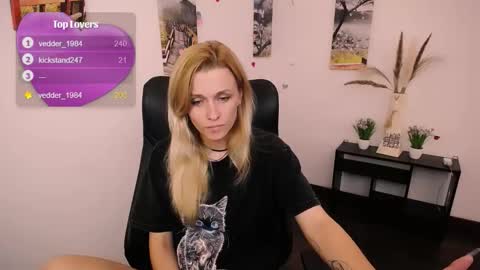 Mia online show from September 22, 7:54 am