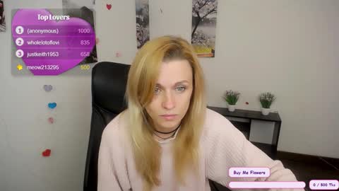 Mia online show from October 12, 7:07 am