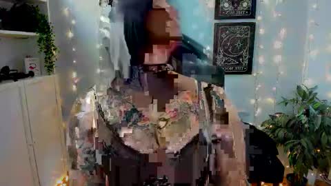 Snapshot of perfect_gabbie chatting on October 25, 8:11 am Gabbie online show from October 25, 8:11 am