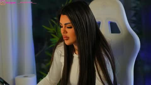 Dee online show from December 19, 8:34 am