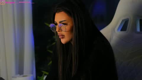 Dee online show from December 27, 9:28 am