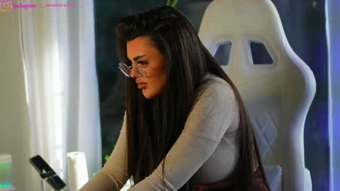 Dee online show from January 6, 9:41 am