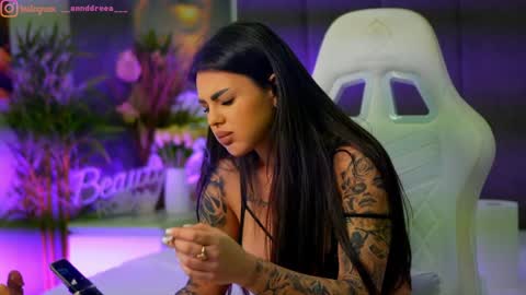 Dee online show from November 5, 3:23 pm