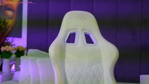 Dee online show from November 21, 5:44 pm