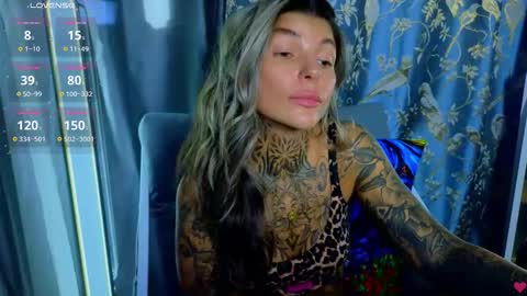 Snapshot of perfecttbaby77n chatting on November 10, 10:47 am Anna online show from November 10, 10:47 am