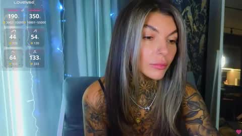 Snapshot of perfecttbaby77n chatting on November 17, 7:36 am Anna online show from November 17, 7:36 am