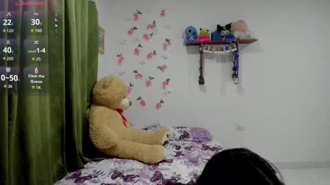 perla online show from November 26, 10:00 pm