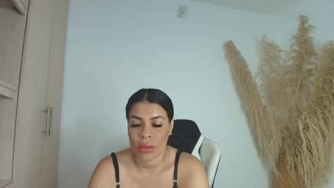 Snapshot of perla_milf4u chatting on September 24, 8:23 pm PERLA online show from September 24, 8:23 pm