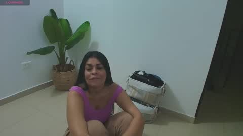 Snapshot of perla_milf4u chatting on September 25, 11:19 pm PERLA online show from September 25, 11:19 pm