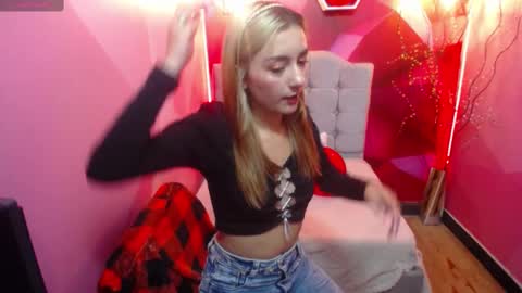 PERLA RED online show from March 1, 12:01 pm