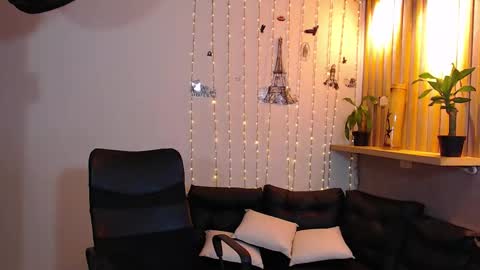 Perla online show from February 26, 5:39 pm