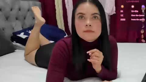 Perla Thompson online show from January 6, 8:45 pm