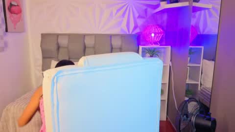 Snapshot of perlaa_moon_ chatting on June 1, 12:40 pm PERLA online show from June 1, 12:40 pm