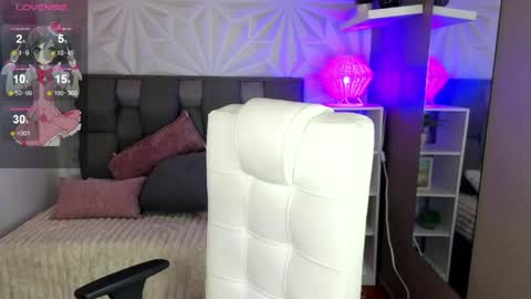 Snapshot of perlaa_moon_ chatting on June 9, 3:56 pm PERLA online show from June 9, 3:56 pm