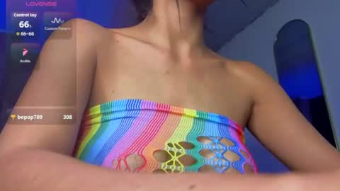 Snapshot of perlaa_moon_ chatting on July 22, 6:49 am PERLA online show from July 22, 6:49 am