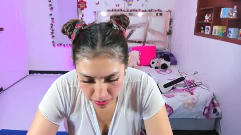 Snapshot of perlabeautiful chatting on November 22, 3:16 am PERLA online show from November 22, 3:16 am