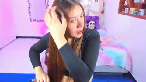 Snapshot of perlabeautiful chatting on November 27, 1:40 am PERLA online show from November 27, 1:40 am